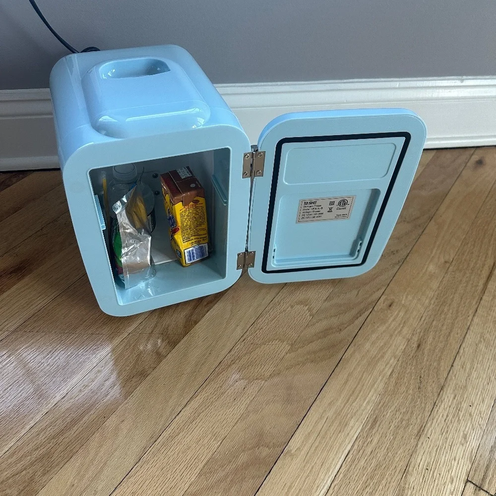 Mini fridge - Picture 3 of 8